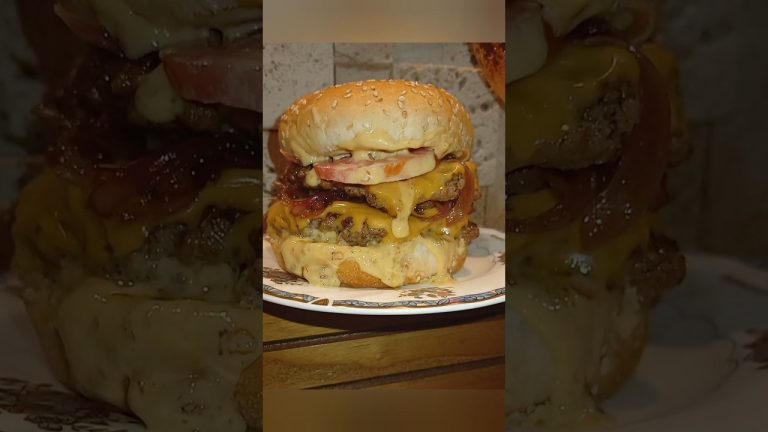 “Juicy Beef Smashed Burger | Easy Street-Style Recipe at Home🍔#beefburger #smashedburger #streetfood