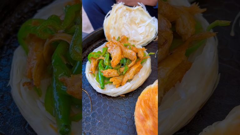 Chinese burger Fried pork with chili peppers