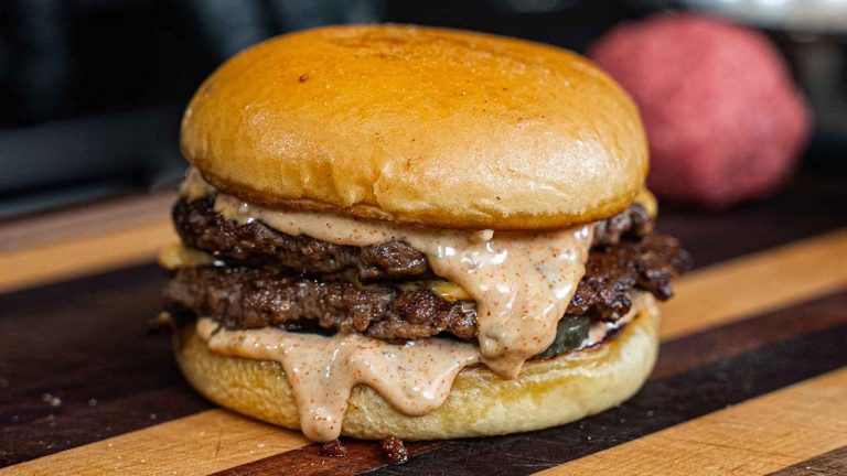 The Best Smashburger Recipe | Juicy Burgers with Crispy Edges