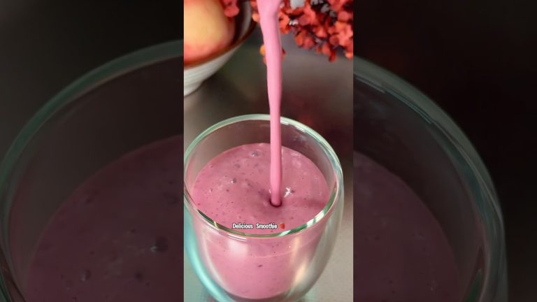 Quick & Easy Raspberry Smoothie – Creamy & Healthy 🍓 #Shorts