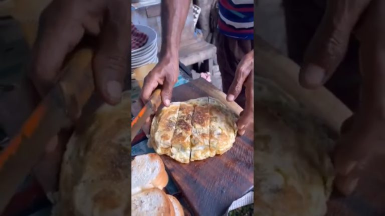 Egg Bread Omelette 🔥😋 #trendingshorts #viralshorts #food #recipe #foodie #eggrecipe #omelette #anda