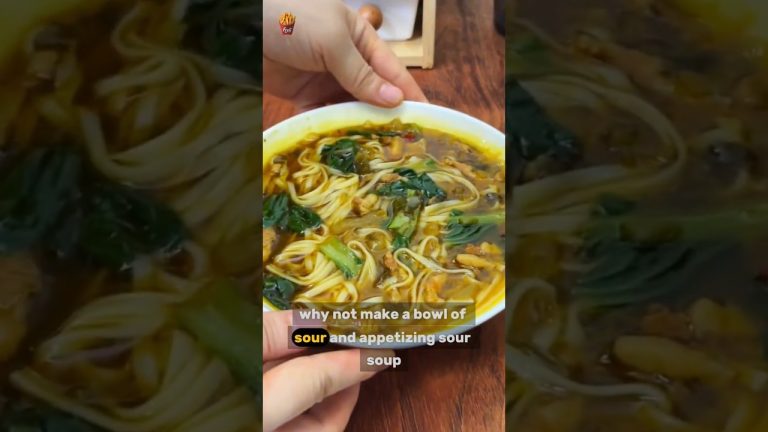 How To Make 5-Minute Sour Soup Shredded Pork Noodles (酸汤肉丝面) | Hot & Sour & So Easy!