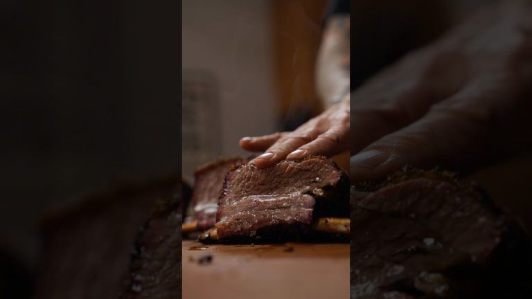 I took my smoky beef ribs with barbeque sauce and turned it into a @RedRockDeliAustralia chip.🔥🥩