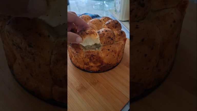 Amazing pull-apart bread #recipes