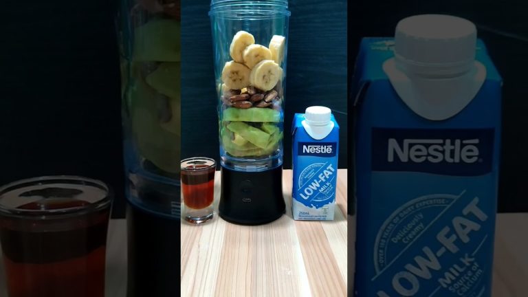 Healthy Avocado Banana Smoothie Recipe.   #HealthySmoothies #HealthyDrinks  #HealthyLifestyle