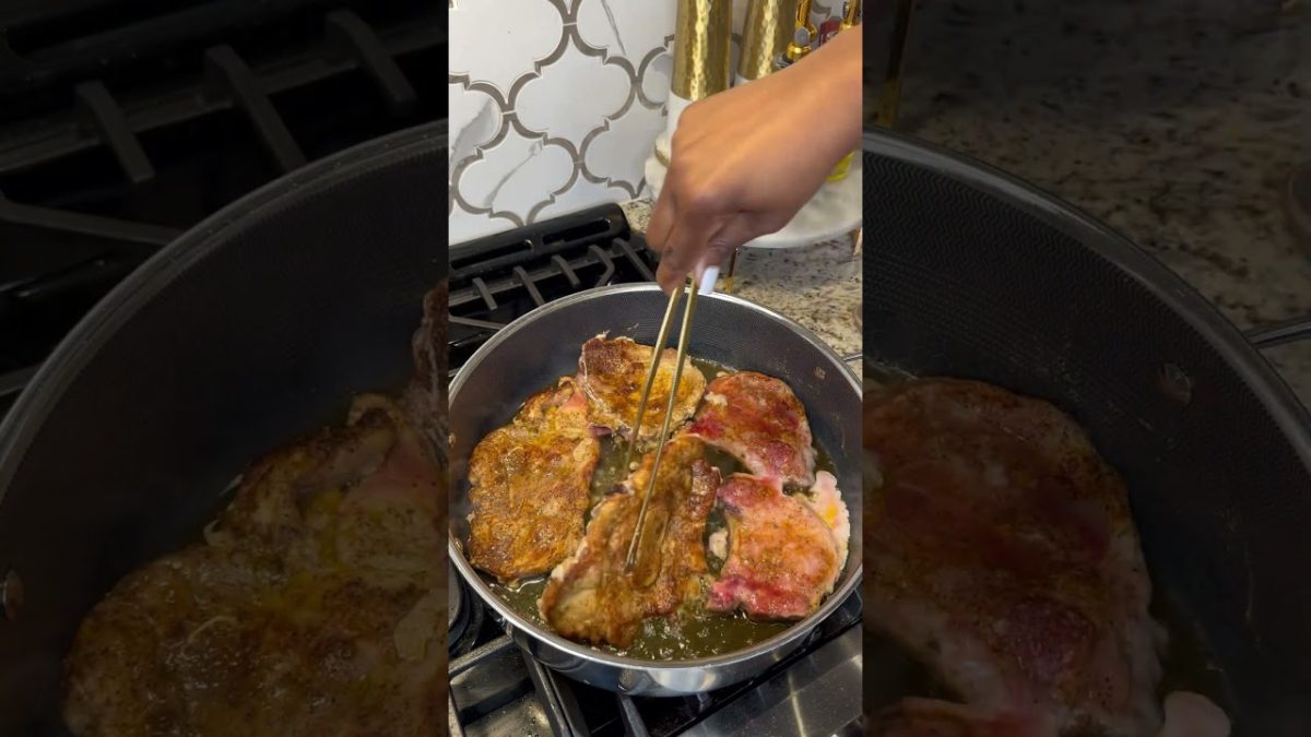 Pork Chops & Gravy #recipe #porkgravy #cookingtutorial #porkchoprecipe