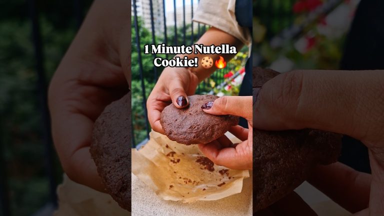 60 Seconds Nutella Stuffed Chocolate Cookie | 1 Minute Dessert Recipe 🍪🔥