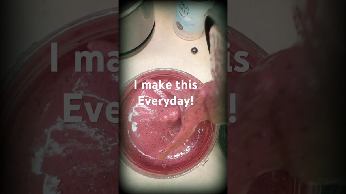 Triple berry daily fiber smoothie