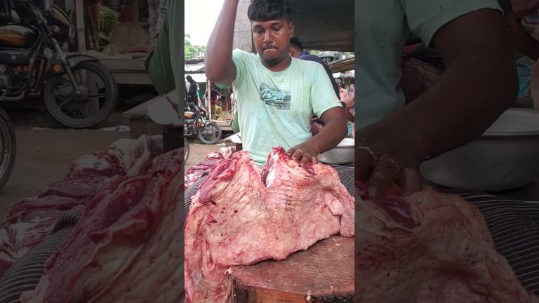 Chopping Beef by Exparte Butcher 982 #bbqmeat #beef #freshmeat #food #butcher #bbq @MeatChoppersBD​