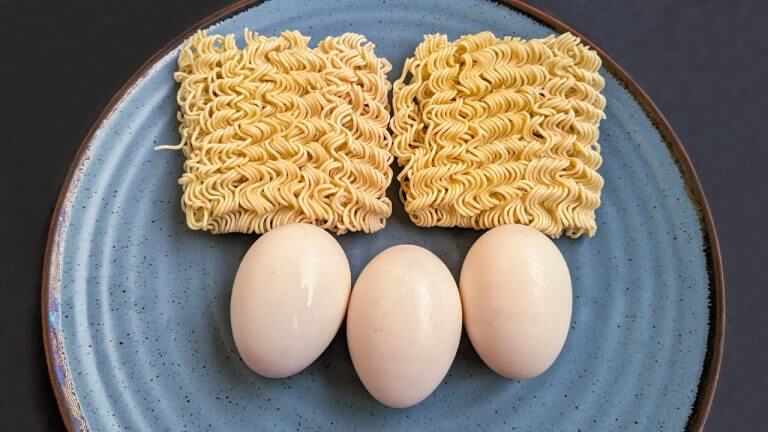 Maggi Omelette Recipe! Chinese Style Noodles Omelette. Easy Snacks Recipe. Breakfast Recipe!