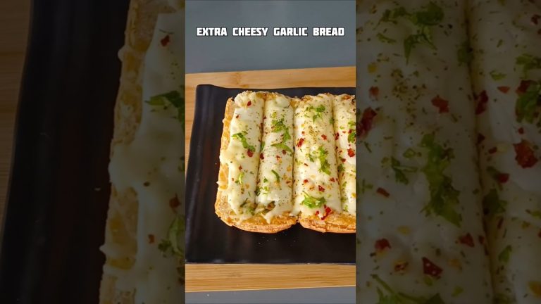 Extra Cheesy Garlic Bread 🤤🍞#shorts #ytshorts #trending #viral #easy #recipe#garlicbread #shortsfeed
