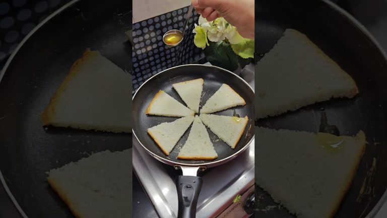 2 min Anda Bread Recipe🍕😋#cartoon #short #ytshorts  @KhaoKhilao#trending #food  @ItsNandaniPanchal