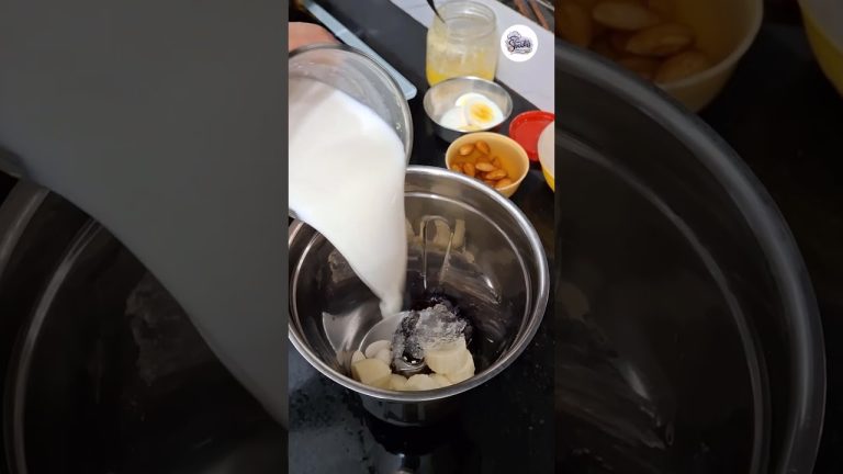 Chocolate Banana Breakfast Smoothie 🍌🍫 | Healthy 2-Min Recipe #shorts