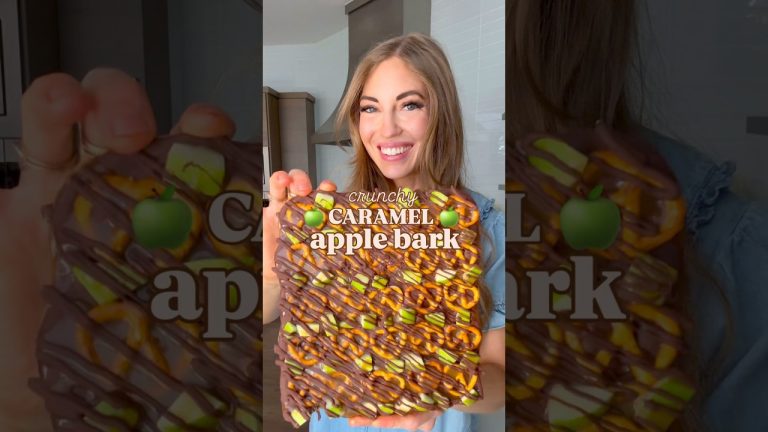 Caramel apple bark: Click the link in my bio and then select the photo to get the recipe ❤️