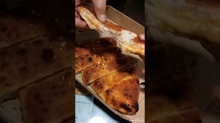 Garlic bread #recipe #cooking #cook #shortsfeed #foodie #snacks #food #yt #cheese #video #garlic