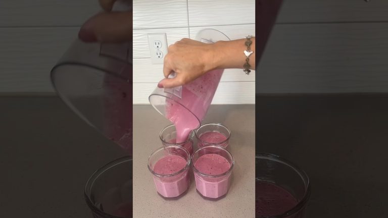 Banana Berry Protein Smoothie 🥤 | Healthy & Easy Recipe #short