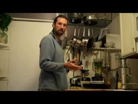 BASIC GREEN SMOOTHIE RECIPE AND RAW FOOD INSPIRATION