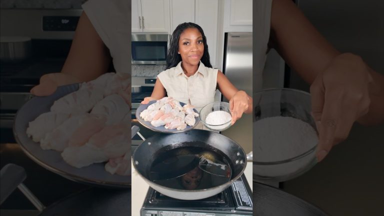Does Adding Flour To The Oil Before Frying Really Works?  #frychicken #crispychicken
