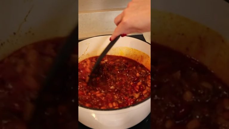 The Coziest Chili Recipe: Simple, Hearty, & Flavorful