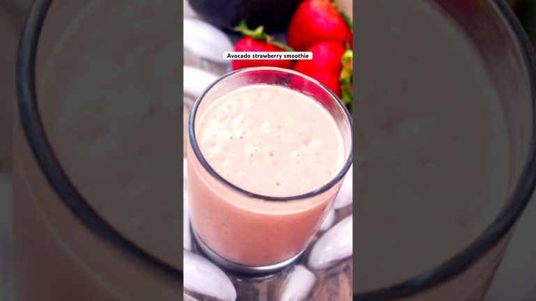 Avocado Strawberry smoothie   #avocadoshake #asmr #strawberry #fruit #avocado #shortsfeed #smoothie
