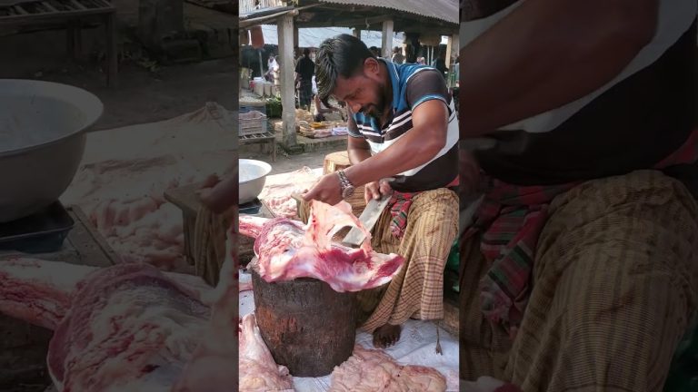 Chopping Beef by Exparte Butcher 1k21 #bbqmeat #beef #freshmeat #food #butcher #bbq @MeatChoppersBD​