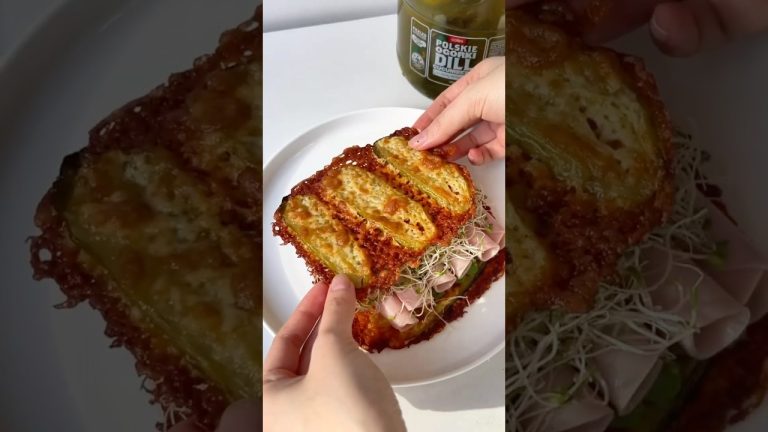 Pickle lovers, it’s time to remix your sando with pickle bread 🤤🥒 #pickles #sandwich #shorts