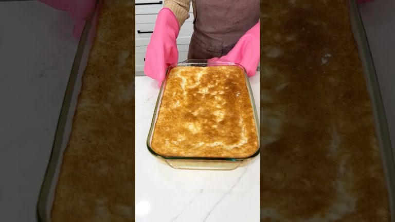 Easy 2 ingredient cakes  #recipe #dessert #easyrecipe #cake #baking #pineapple #strawberry