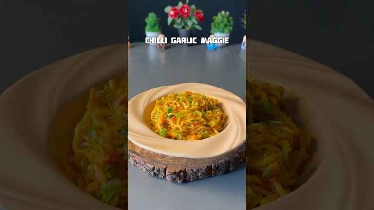 Chilli Garlic Maggie #shorts #maggi #recipe #easyrecipe