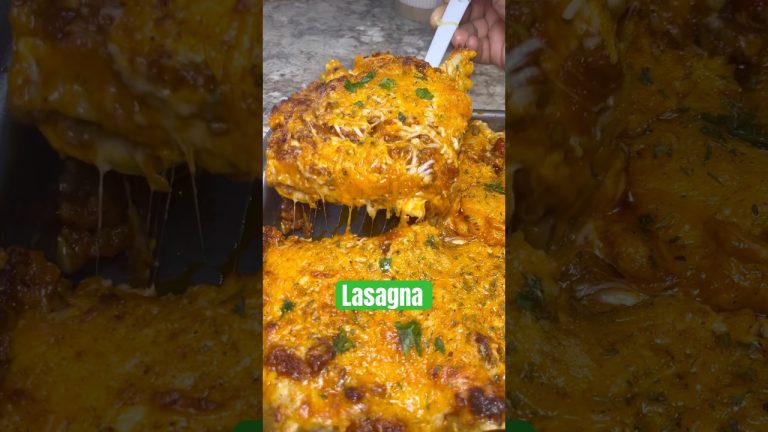 Homemade lasagna that’ll have everyone asking for seconds!🤤 #shorts #foodshorts #lasagna