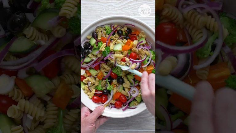 This is the best pasta salad recipe for parties, potlucks and cookouts! #pastasalad