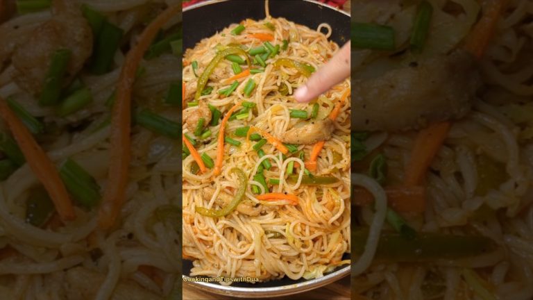 Chicken Spaghetti Recipe #shorts #ytshorts #chickenspaghettirecipe #chickenchowmeinrecipe #nodles