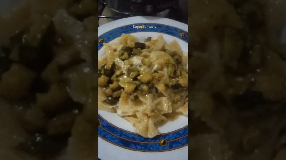 Pasta con cremosa scamorza affumicata e crema di zucchine fritte