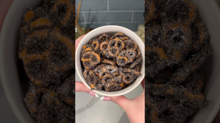 easy cookies and cream pretzels recipe 🥨 #shorts #pretzels #oreo #dessert #recipe #easyrecipe