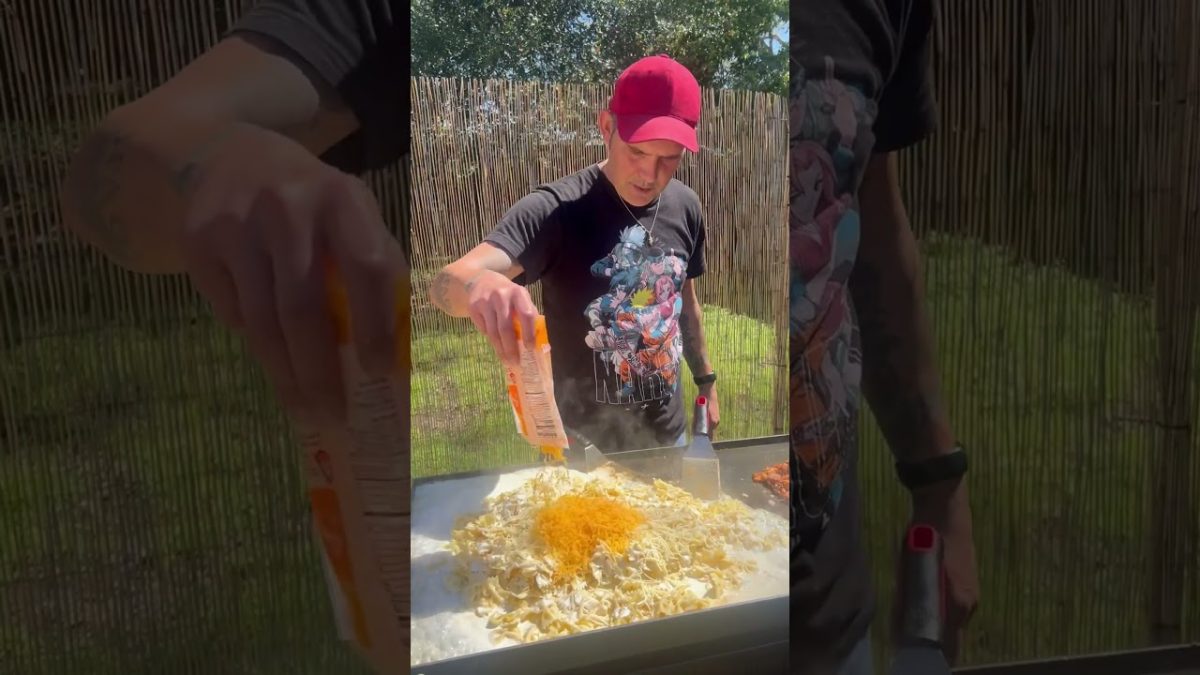 Quick & Easy Cajun Alligator and Crawfish Cheesy Pasta on the Flattop Griddle | Let’s Go!