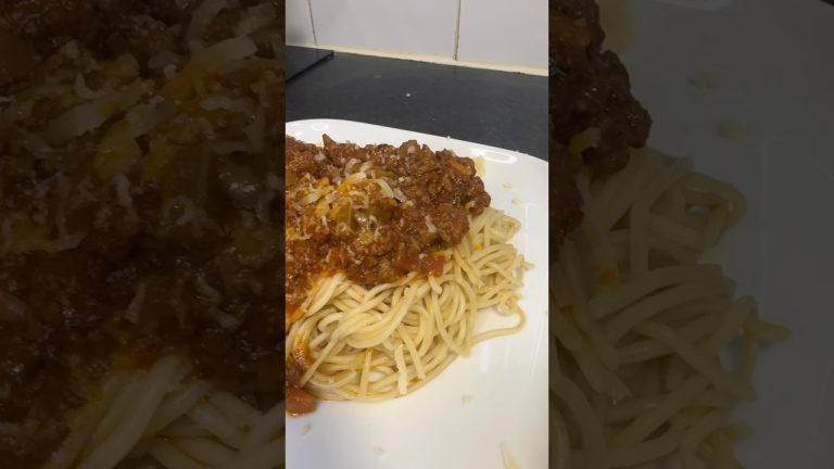 Easy Spaghetti Bolognese Recipe | Rich & Flavorful Italian Pasta