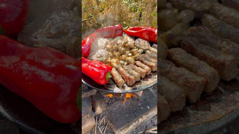 Mici, burgeri, ciuperci, ceafă și ardei copt la disc 🥩🍄‍🟫🍄🌶️🔥