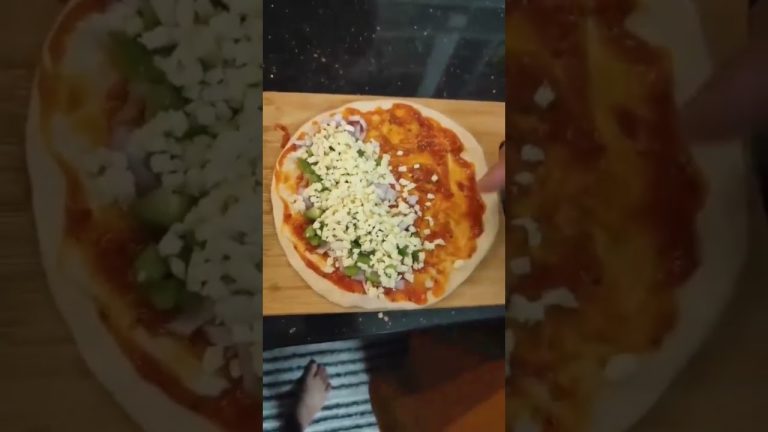 Garlic Bread Lovers, This One’s For You! ❤️🍞#sorts #food #garlicbread #ytshorts #yummy