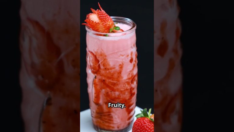 Strawberry Banana Smoothie #StrawberryBanana #SmoothieRecipe #HealthyBreakfast #QuickRecipe#smoothie