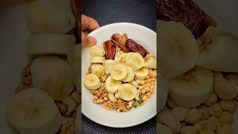 Banana Milkshake 😱 | Easy and Healthy Banana Smoothie #shorts #food