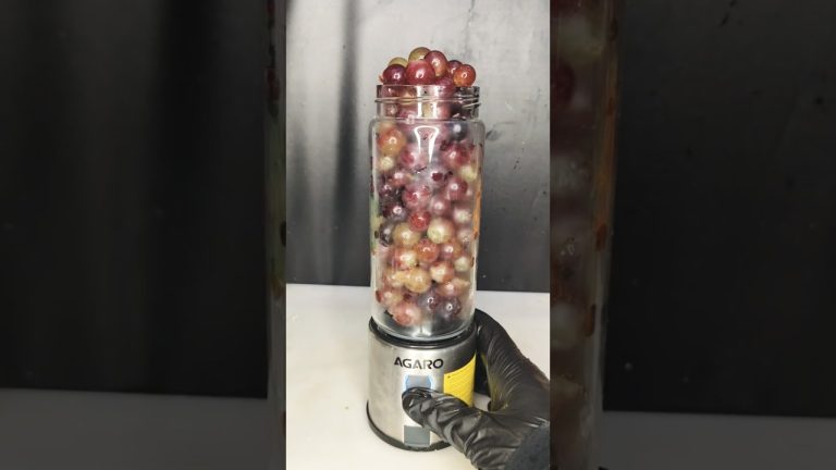 grape juice in portable blender #shorts #shortsfeed #shortsvideo