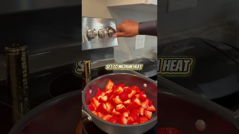 Quick & Easy Strawberry Biscuit Shortcakes Recipe  #recipe #cooking #baking