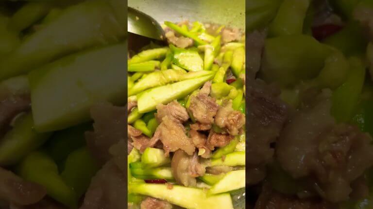 Countryside VIBE – Cooking Delicious Stir Fried Pork with Luffa #cooking #food #viralshort