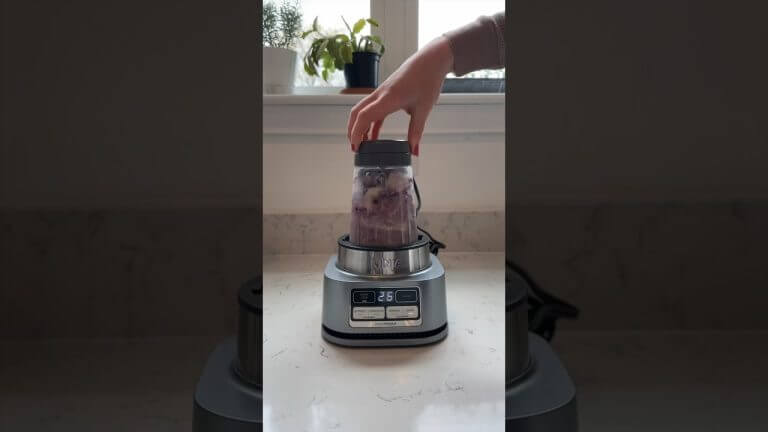 Make a smoothie bowl with me ft. the Ninja Foodi Smoothie Bowl Maker🍓