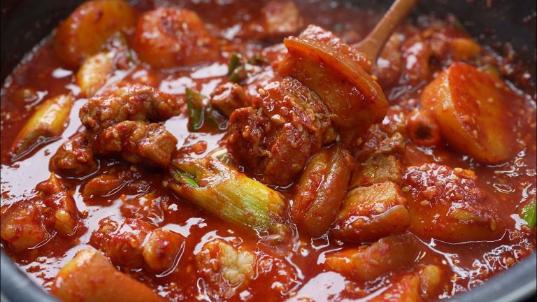 집밥 끝판왕, 국물까지 퍼먹게 되는 마늘폭탄 삼겹찜