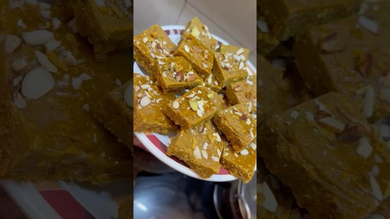 Ik war jaroor bnao ਗੁੜ ਦੀ ਸਿਹਤਮੰਦ ਬਰਫੀ Desi Sweet with Roasted Chana Gurh#shorts #sweets