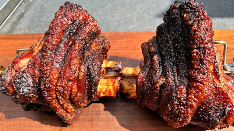 Knusperhaxe vom Drehspieß – Schweinshaxe mit mega Kruste vom Grill