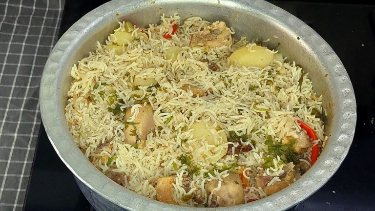 Chicken Aloo Pulao | Easy & Delicious Chicken Potato Pulao Recipe | चिकन आलू पुलाव