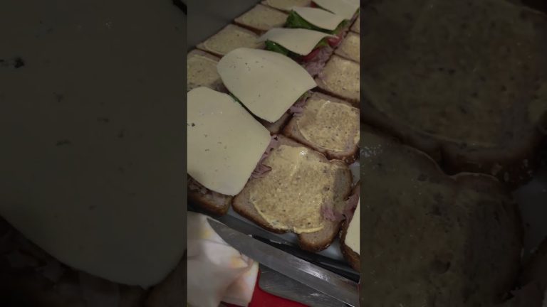 “How to Assemble the Perfect Roasted Beef Sandwich | Easy & Delicious Recipe”