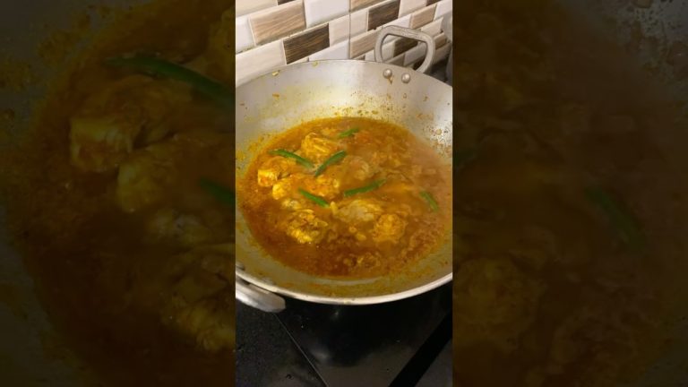 Tomato Bhuna Chicken #tomatochicken #chickenrecipes #trendingshorts #viralvideo easyrecipe #cooking