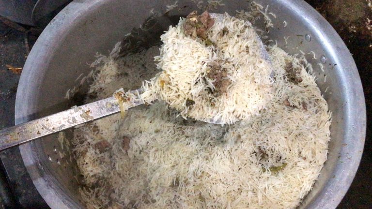 Beef White Pulao Recipe | Degi Raseela beef Pulao Recipe by Tahir Mehmood Food Secrets